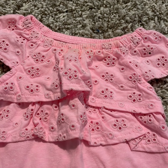 Cute layered on top onesie - Picture 2 of 3